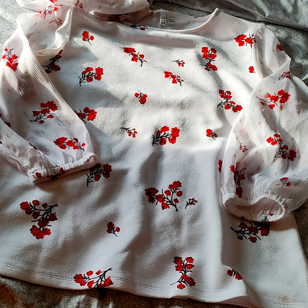 White/Red/Gold Blouse w/Scarf